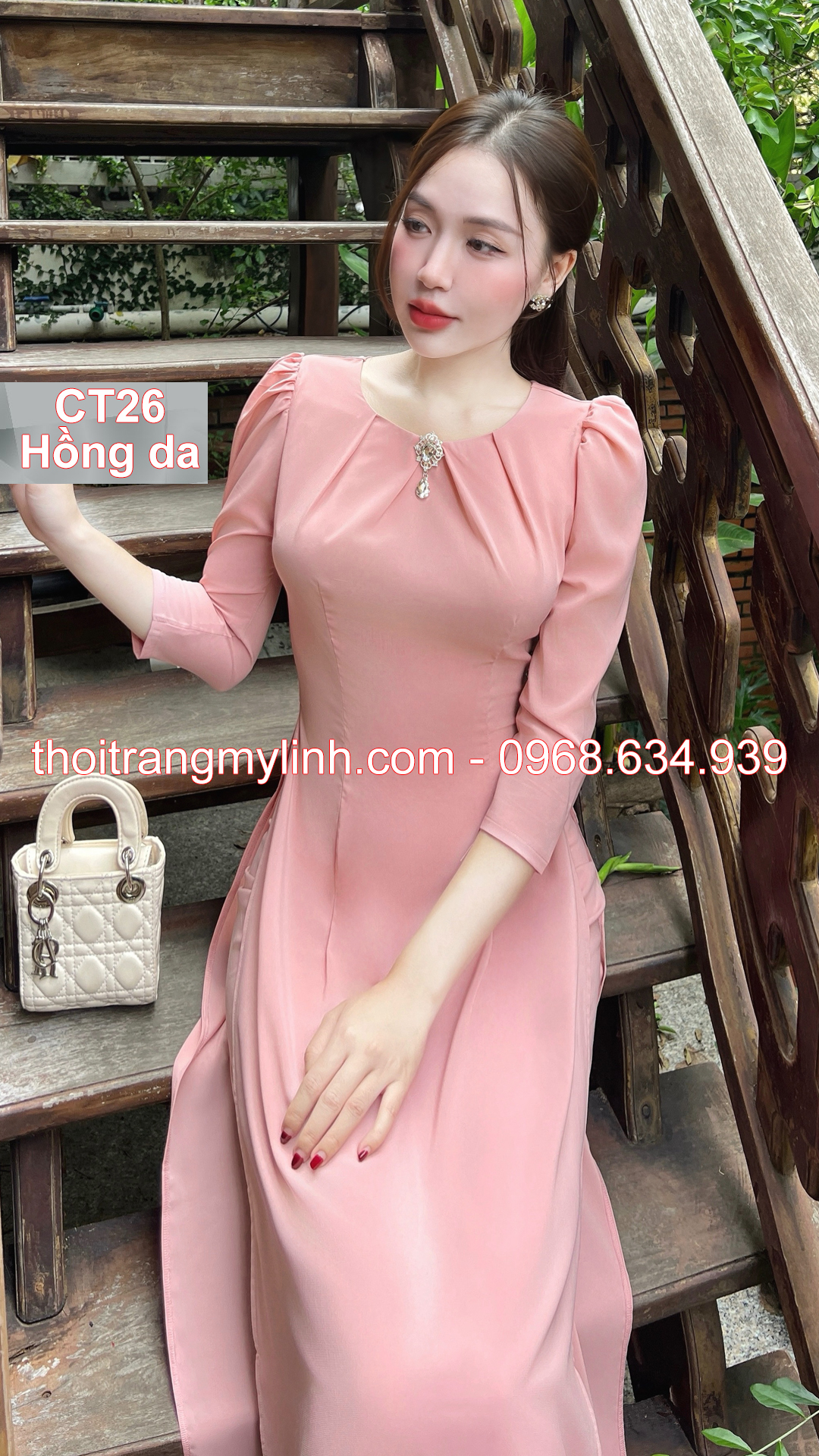 Bộ áo dài cổ tròn xếp li màu hồng da